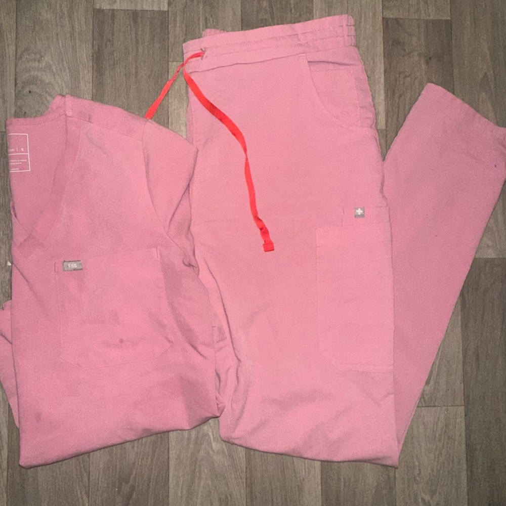 🌸💓Figs Chalk Pink Scrub Set 🌸💓